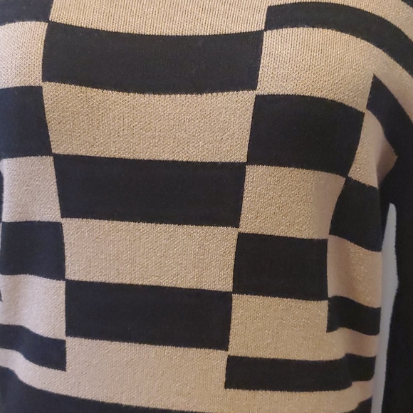 Sweater dress length 40 pit to pit 36 - Picture 10 of 11